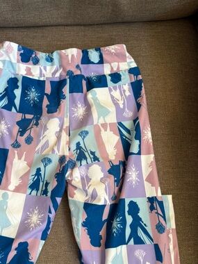 Disney Girls' Light Blue Graphic Leggings. Size Medium. INV25/491